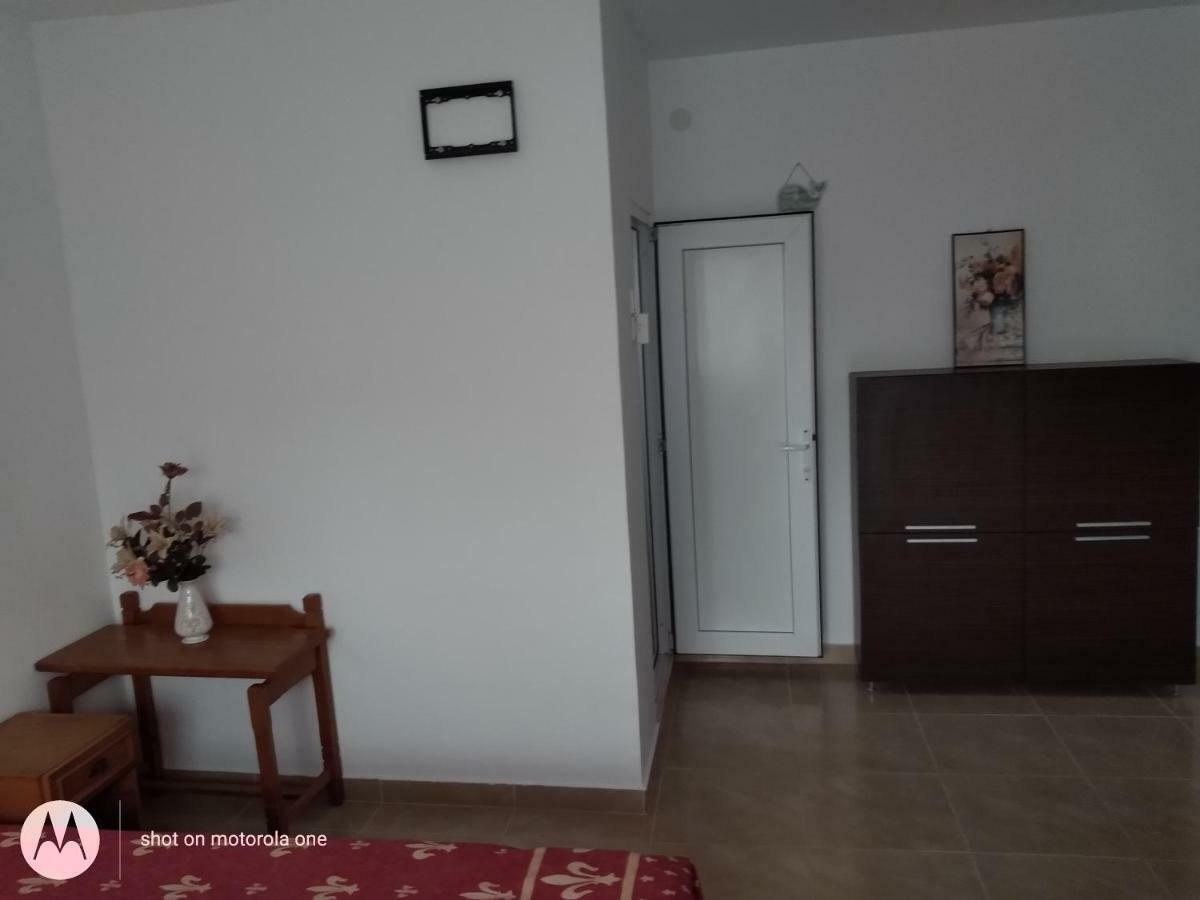 南埃福列Casa Din Gradina别墅 外观 照片